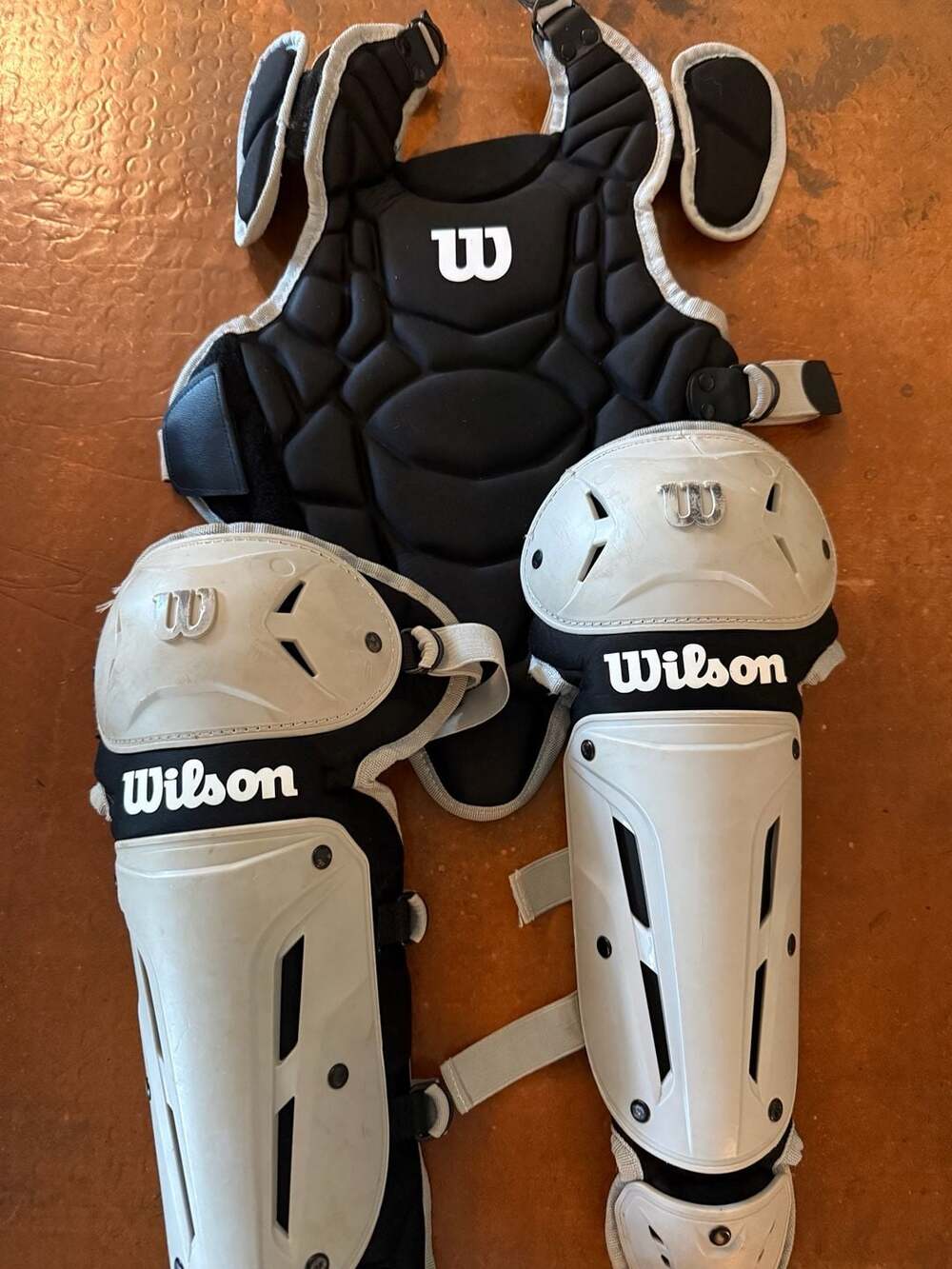 Wilson EZ Gear 2.0 Catchers Gear Kit JGZ Black Grey